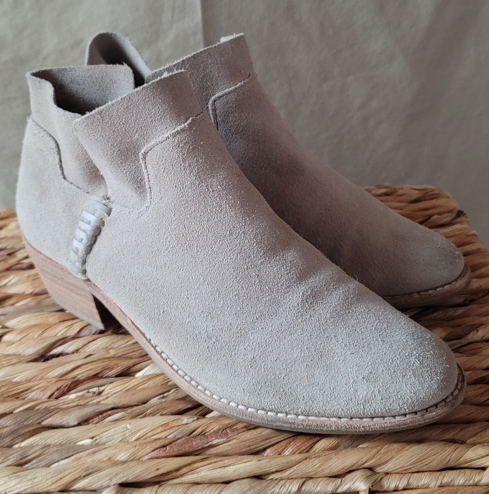 Dolce Vita Gray Ankle Boots for Stylish Comfort - Picture 2 of 7